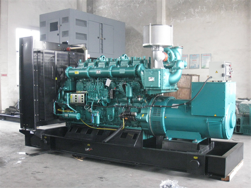 朝天200KW 柴油发电机的油耗是多少？
